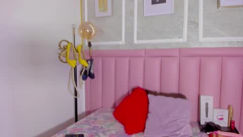 Snapshot of hoollyhendrix chatting on 02.24.26 holly online show from 02.24.26