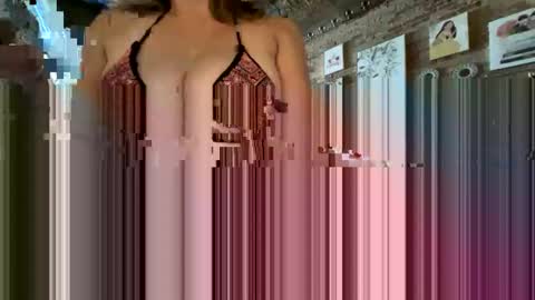 Snapshot of hoosier_mama chatting on 09.15.25 Lady online show from 09.15.25