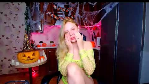 Snapshot of hope_happyyy chatting on 10.31.25 hope happyyy online show from 10.31.25