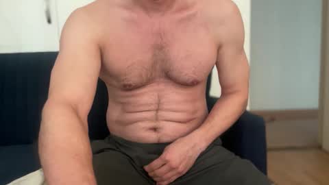 Snapshot of hoplonger chatting on 02.19.26 hoplonger online show from 02.19.26