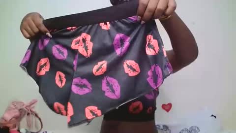 Snapshot of horny_cutiey chatting on 04.19.26 cutiey online show from 04.19.26