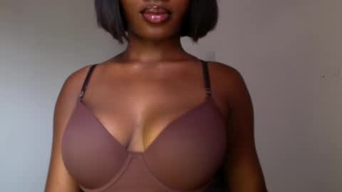 Snapshot of horny_goddess_delilah chatting on 05.10.26 delilah online show from 05.10.26