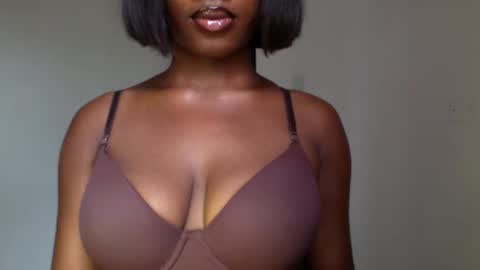 Snapshot of horny_goddess_delilah chatting on 05.13.26 delilah online show from 05.13.26