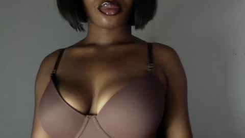 Snapshot of horny_goddess_delilah chatting on 05.26.26 delilah online show from 05.26.26