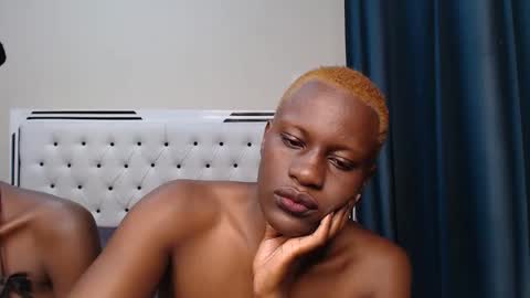 Snapshot of horny_laurell chatting on 10.10.25 Laurel online show from 10.10.25