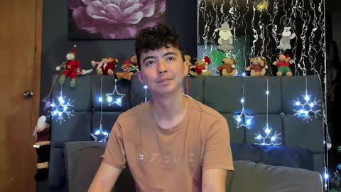 Snapshot of horny_twinks_guys chatting on 12.27.24 Alex and Camilo online show from 12.27.24