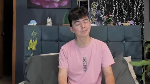 Snapshot of horny_twinks_guys chatting on 01.19.25 Alex and Camilo online show from 01.19.25