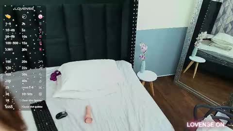 Khloe  online show from 12.03.24