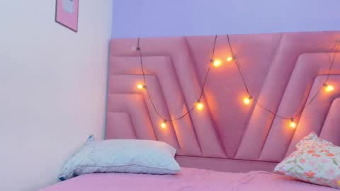 Snapshot of hornybarelylegalgirl chatting on 02.02.26 Khloe online show from 02.02.26