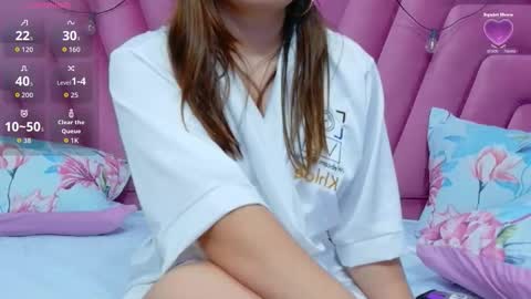 Snapshot of hornybarelylegalgirl chatting on 02.13.26 Khloe online show from 02.13.26