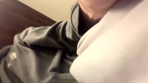 Snapshot of hornyboi2710 chatting on 03.29.26 Justin 7 inches online show from 03.29.26
