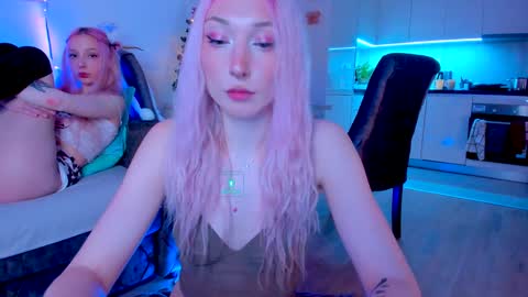 Snapshot of hornybunnys chatting on 12.18.24 Alex and Rosie online show from 12.18.24