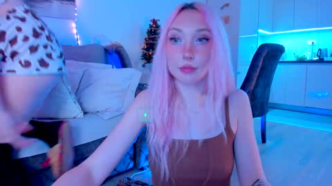 Snapshot of hornybunnys chatting on 12.21.24 Alex and Rosie online show from 12.21.24