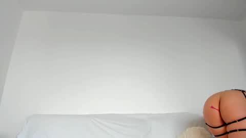 Snapshot of hornyemma_ chatting on 02.05.25 Emma online show from 02.05.25