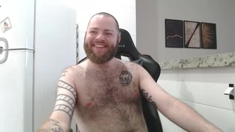 Snapshot of hornyhairy_bi chatting on 10.31.25 Harry online show from 10.31.25