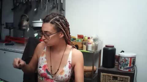 Snapshot of hornyhippies0080 chatting on 04.26.26 Nix D online show from 04.26.26