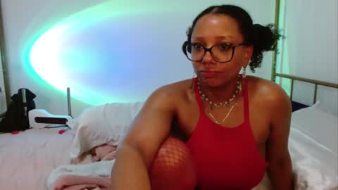 Snapshot of hornylittlehoney chatting on 12.01.24 Horny Little Honey online show from 12.01.24