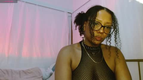 Snapshot of hornylittlehoney chatting on 01.28.25 Horny Little Honey online show from 01.28.25