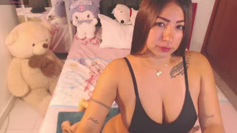 Snapshot of hornymillf_ chatting on 05.20.26 C I A R A online show from 05.20.26