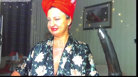 Snapshot of hornymommy69_ chatting on 01.12.25 Monica online show from 01.12.25