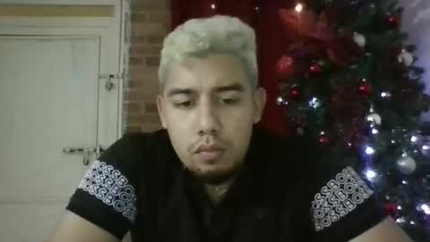 Snapshot of hot2512 chatting on 12.22.25 hot2512 online show from 12.22.25