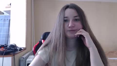 Snapshot of hot_angel_sky chatting on 03.27.26 Angel online show from 03.27.26