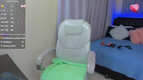 Snapshot of hot_beauty__ chatting on 01.12.25 VALENTINA online show from 01.12.25