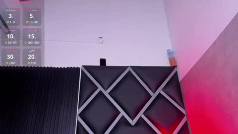 Snapshot of hot_boy_04 chatting on 10.25.25 hot boy 04 online show from 10.25.25