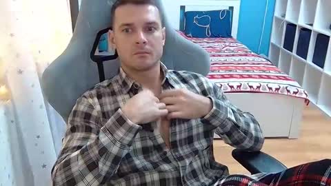 hot_cap_77 online show from 12.17.25