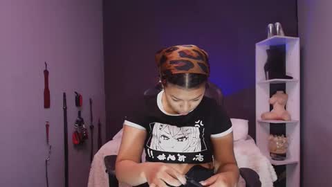 hot chocolate 4u online show from 11.19.25