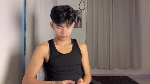 Snapshot of hot_cuteboy02 chatting on 12.03.25 Kim online show from 12.03.25