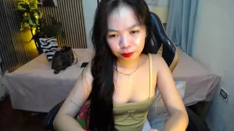 Snapshot of hot_ice_cube chatting on 10.17.25 Ms Yen online show from 10.17.25