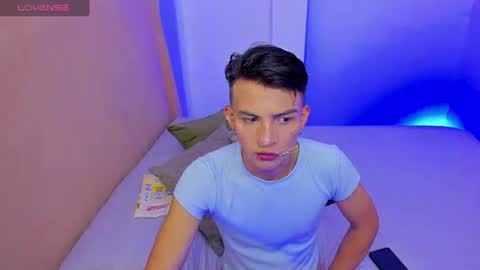Snapshot of hot_latin_temptation chatting on 04.09.26 Alejandro online show from 04.09.26