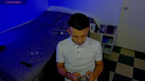 Snapshot of hot_latin_temptation chatting on 05.12.26 Alejandro online show from 05.12.26