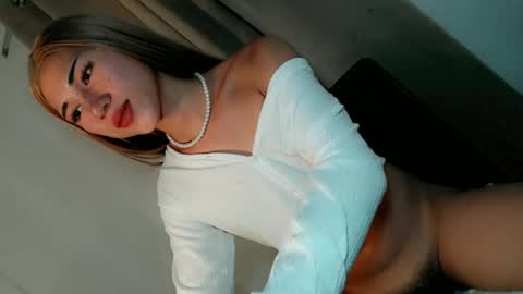 Snapshot of hot_little_angel18 chatting on 06.13.26 hot_little_angel18 online show from 06.13.26