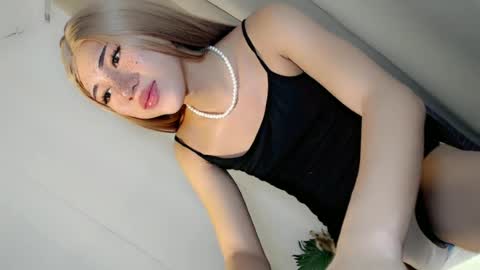Snapshot of hot_little_angel18 chatting on 06.15.26 hot_little_angel18 online show from 06.15.26