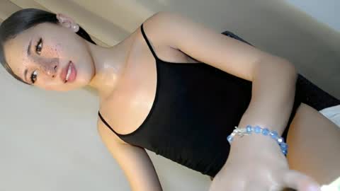 Snapshot of hot_little_angel18 chatting on 06.25.26 hot_little_angel18 online show from 06.25.26