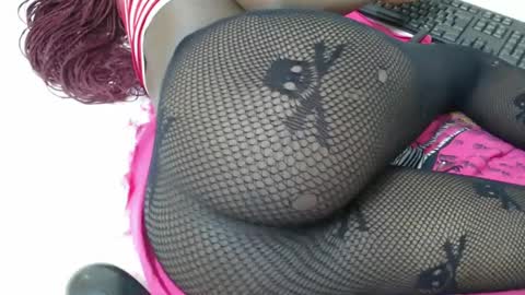 Snapshot of hot_marrie chatting on 12.17.24 Marrie online show from 12.17.24