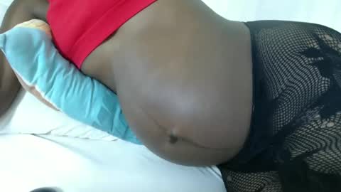 Snapshot of hot_marrie chatting on 12.30.24 Marrie online show from 12.30.24