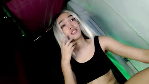 hot_moma69 online show from 04.23.26