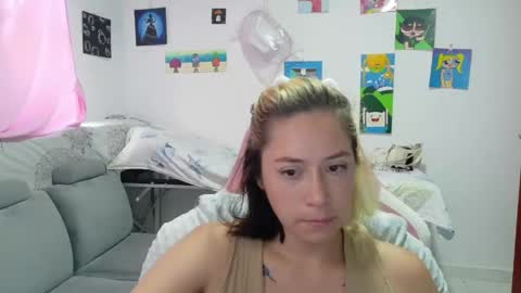 Snapshot of hot_mommymia chatting on 04.27.26 Mia online show from 04.27.26