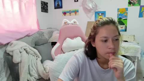 Snapshot of hot_mommymia chatting on 05.05.26 Mia online show from 05.05.26