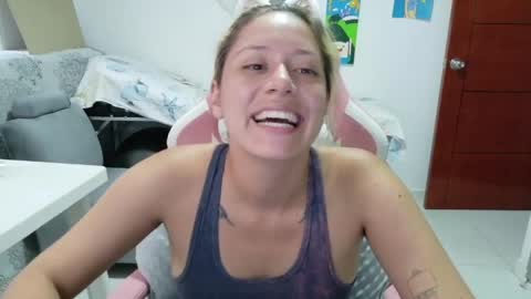 Snapshot of hot_mommymia chatting on 05.07.26 Mia online show from 05.07.26