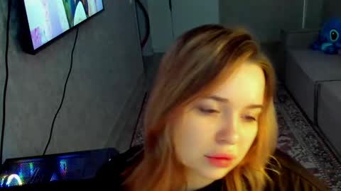 Snapshot of hot_moon_666 chatting on 04.27.26 Moon online show from 04.27.26