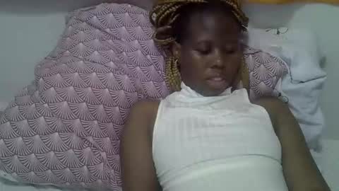Snapshot of hot_petra2 chatting on 05.01.26 Daddys doll online show from 05.01.26