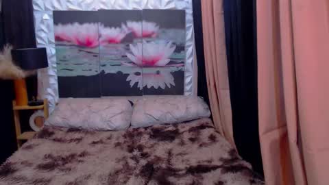 Julli Anna online show from 12.19.25