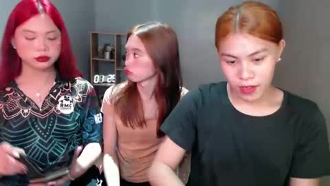 Snapshot of hot_selenaxx chatting on 12.28.24 Selena online show from 12.28.24