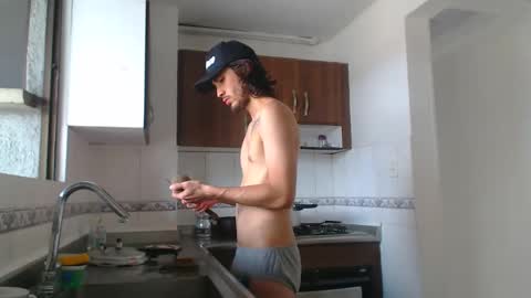 Hot Sharks   online show from 02.28.25