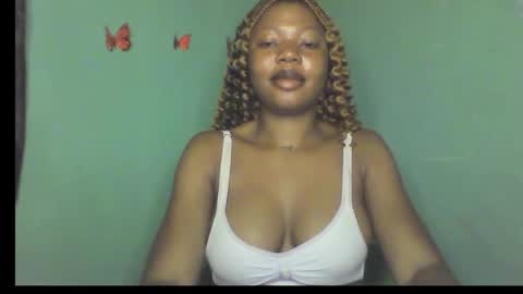 Snapshot of hot_stellaa chatting on 10.11.25 Stella online show from 10.11.25