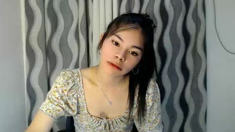 Snapshot of hot_yanna143 chatting on 05.21.26 Yanna online show from 05.21.26